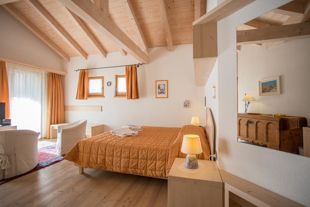 Castelir Suite Hotel Panchià Chambre photo