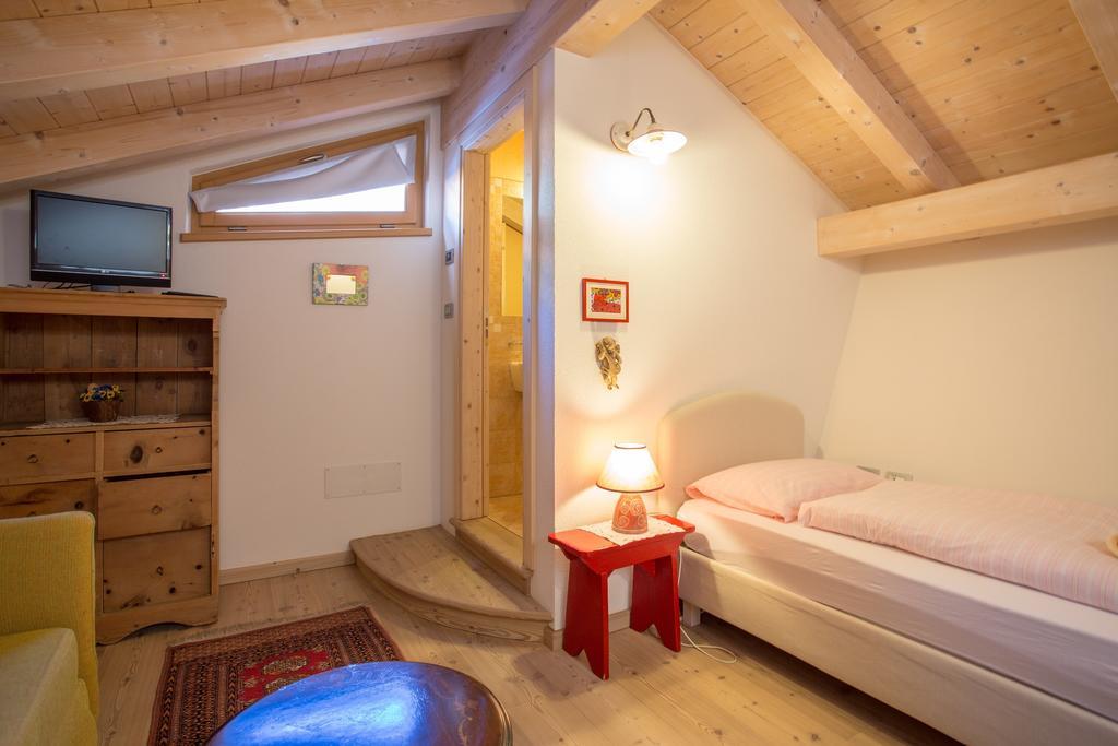 Castelir Suite Hotel Panchià Chambre photo